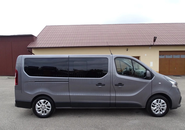 Renault Trafic cena 75000 przebieg: 210000, rok produkcji 2017 z Jędrzejów małe 67